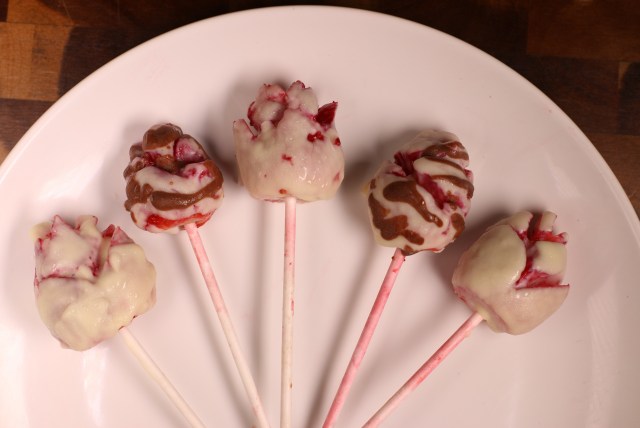 chocolate covered strawberry roses